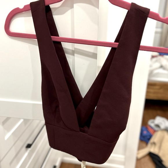 Aritzia crop tops - Picture 1 of 3